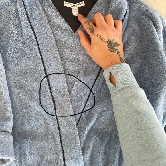 Tommy Hilfiger Plush Bathrobe - Picture 8 of 8